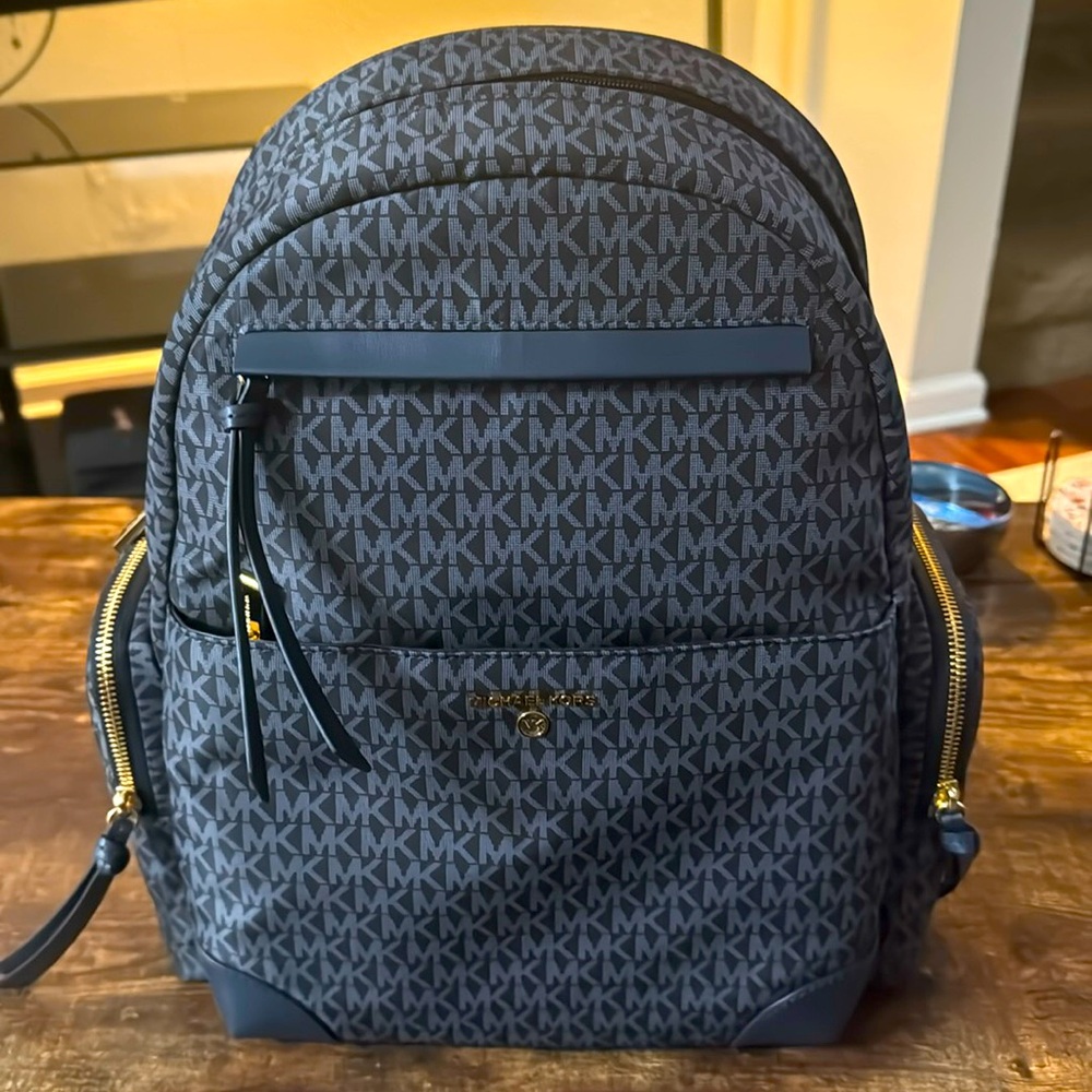 MICHAEL KORS NWOT, but the TAG is there. PICS. Navy Blue. Traveling /School/Work